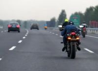 摩托车为什么不能上高速，摩托车上高速有什么危险