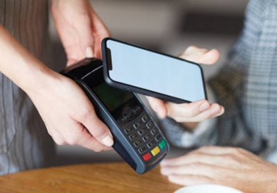 信佣咔直接刷卡和绑在手机上消费有什么区别